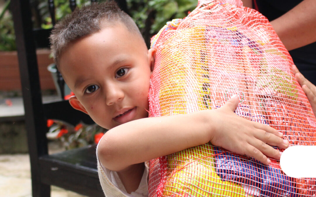 Ola invernal en Antioquia: Fundación Éxito entregó 600 paquetes alimentarios de emergencia a madres y niños