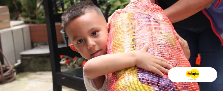 Ola invernal en Antioquia: Fundación Éxito entregó 600 paquetes alimentarios de emergencia a madres y niños 