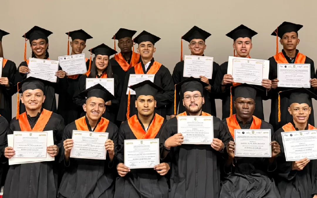 Smurfit Westrock y aliados gradúan 23 jóvenes en Yumbo: el 84% de cohortes anteriores ya tiene empleo